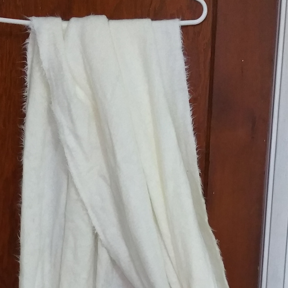American Eagle Outfitters Accessories - American Eagle Womens ShawlWrap BlanketScarf White